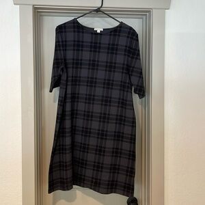 Gap maternity size small, black & gray plaid.